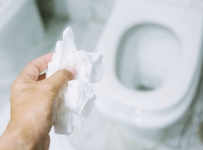 Những cách xử lý bàn chải bị mắc kẹt trong bồn cầu hiệu quả nhất